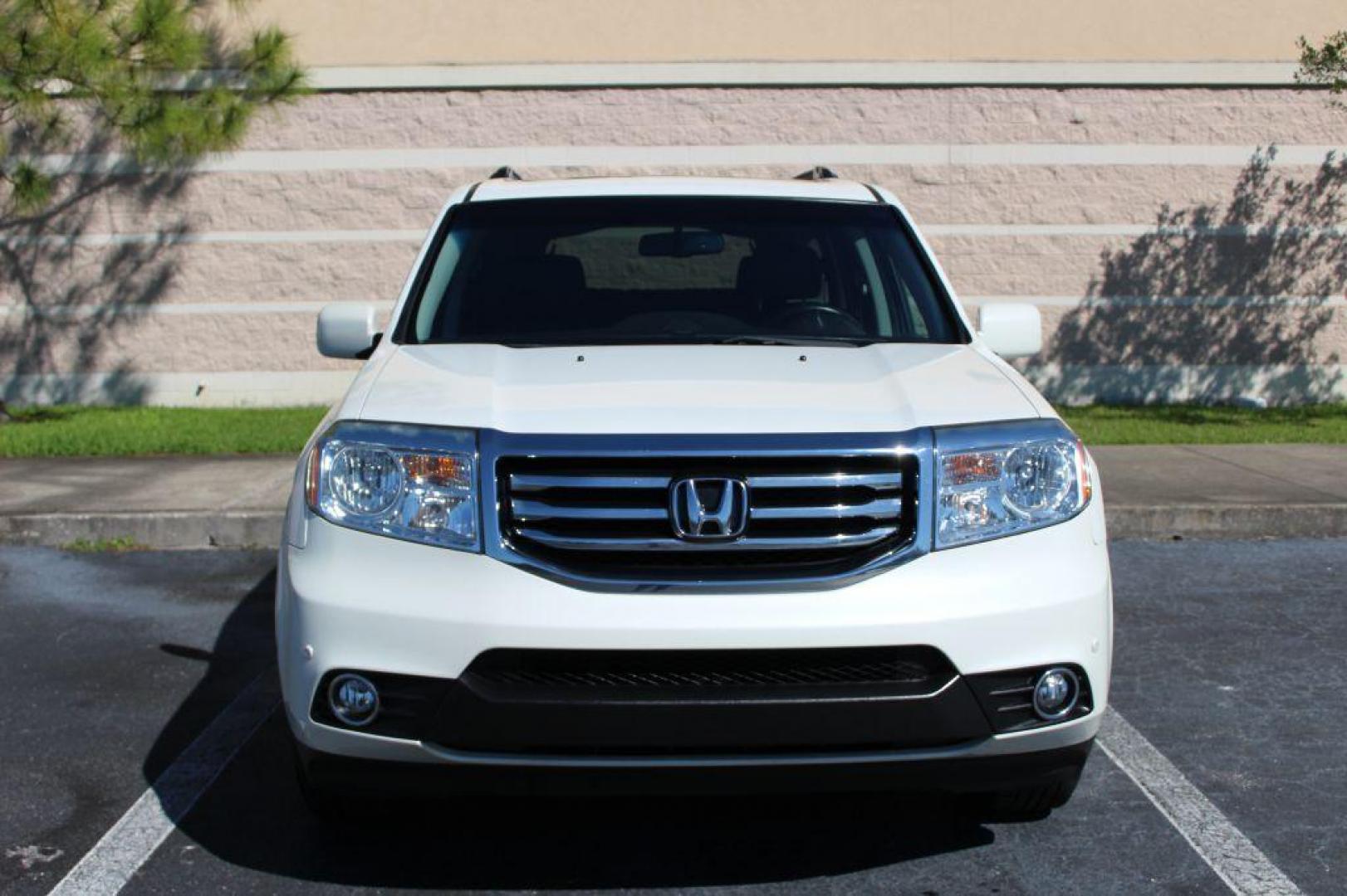 2012 WHITE HONDA PILOT TOURING (5FNYF4H97CB) with an 3.5L engine, Automatic transmission, located at 6921 40th St N, Pinellas Park, FL, 33781, (727) 366-8136, 27.834944, -82.687653 - ONE OWNER 2012 HONDA PILOT - Full Clean Carfax Report - Loaded with 3rd Row Seating, Black Leather Interior, All Wheel Drive, Built in Sun Shades on Back Windows, DVD Player with Headphones included, Navigation, Back Up Camera, Bluetooth and Aux input options, and MUCH MORE! Must See! *****100% T - Photo#7