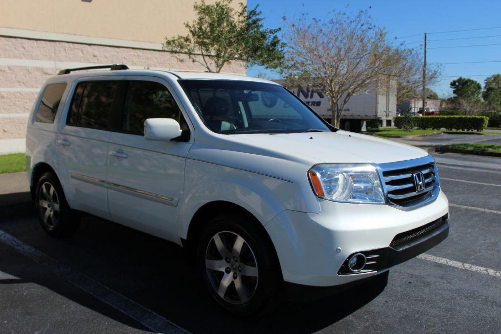 2012 WHITE HONDA PILOT TOURING (5FNYF4H97CB) with an 3.5L engine, Automatic transmission, located at 6921 40th St N, Pinellas Park, FL, 33781, (727) 366-8136, 27.834944, -82.687653 - ONE OWNER 2012 HONDA PILOT - Full Clean Carfax Report - Loaded with 3rd Row Seating, Black Leather Interior, All Wheel Drive, Built in Sun Shades on Back Windows, DVD Player with Headphones included, Navigation, Back Up Camera, Bluetooth and Aux input options, and MUCH MORE! Must See! *****100% T - Photo#6