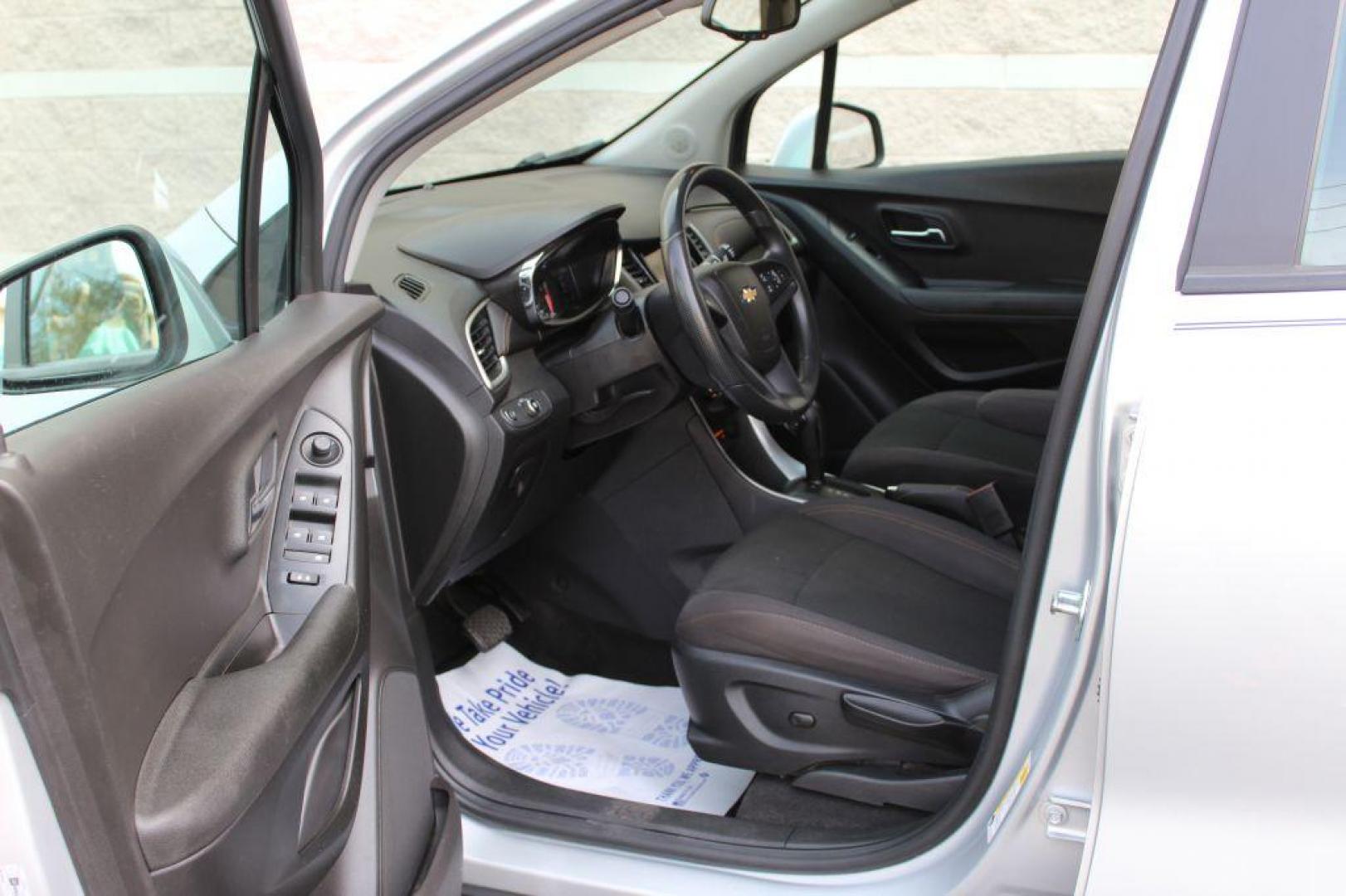 2018 SILVER CHEVROLET TRAX LS (3GNCJKSBXJL) with an 1.4L engine, Automatic transmission, located at 6921 40th St N, Pinellas Park, FL, 33781, (727) 366-8136, 27.834944, -82.687653 - 1-Owner, Extremly Clean and Well Maintained 2018 Trax, All power options, BackUp Camera, Bluetooth, Aux inputs, and so much more. Sporty and Roomy 4 door hatchback with amazing Gas Mileage. Just Completed a 125-Point inspection and service process. Fully Serviced and ready to go! Clean inside and ou - Photo#13