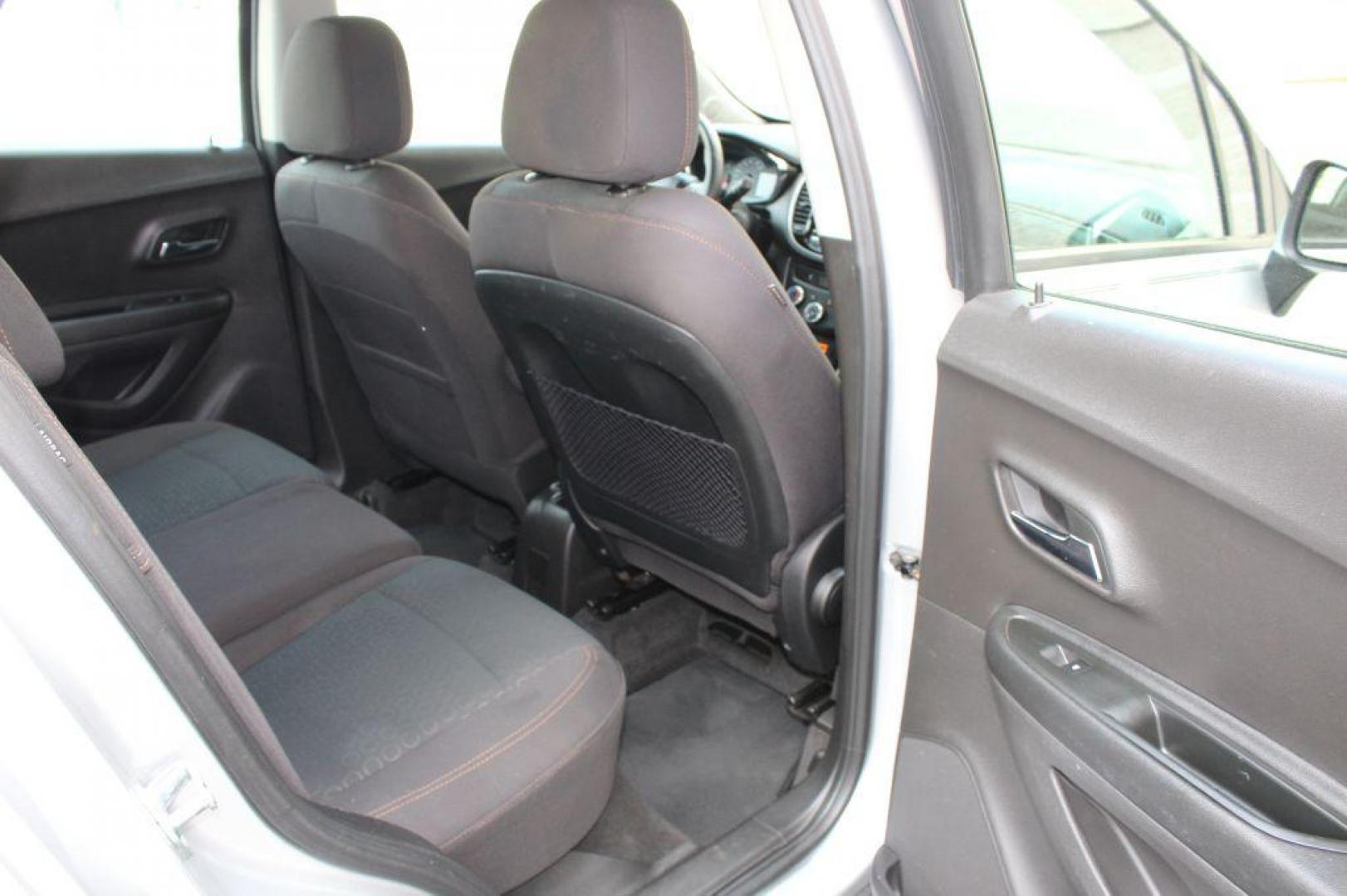 2018 SILVER CHEVROLET TRAX LS (3GNCJKSBXJL) with an 1.4L engine, Automatic transmission, located at 6921 40th St N, Pinellas Park, FL, 33781, (727) 366-8136, 27.834944, -82.687653 - 1-Owner, Extremly Clean and Well Maintained 2018 Trax, All power options, BackUp Camera, Bluetooth, Aux inputs, and so much more. Sporty and Roomy 4 door hatchback with amazing Gas Mileage. Just Completed a 125-Point inspection and service process. Fully Serviced and ready to go! Clean inside and ou - Photo#20