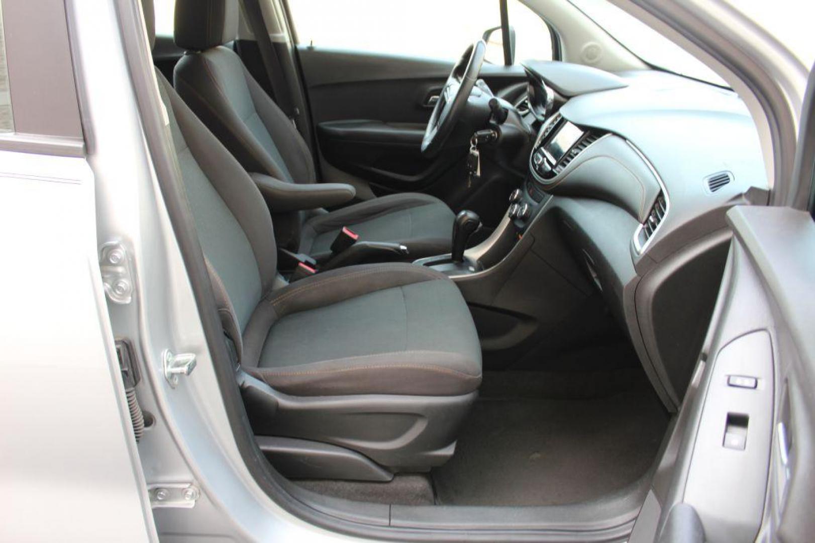2018 SILVER CHEVROLET TRAX LS (3GNCJKSBXJL) with an 1.4L engine, Automatic transmission, located at 6921 40th St N, Pinellas Park, FL, 33781, (727) 366-8136, 27.834944, -82.687653 - 1-Owner, Extremly Clean and Well Maintained 2018 Trax, All power options, BackUp Camera, Bluetooth, Aux inputs, and so much more. Sporty and Roomy 4 door hatchback with amazing Gas Mileage. Just Completed a 125-Point inspection and service process. Fully Serviced and ready to go! Clean inside and ou - Photo#26