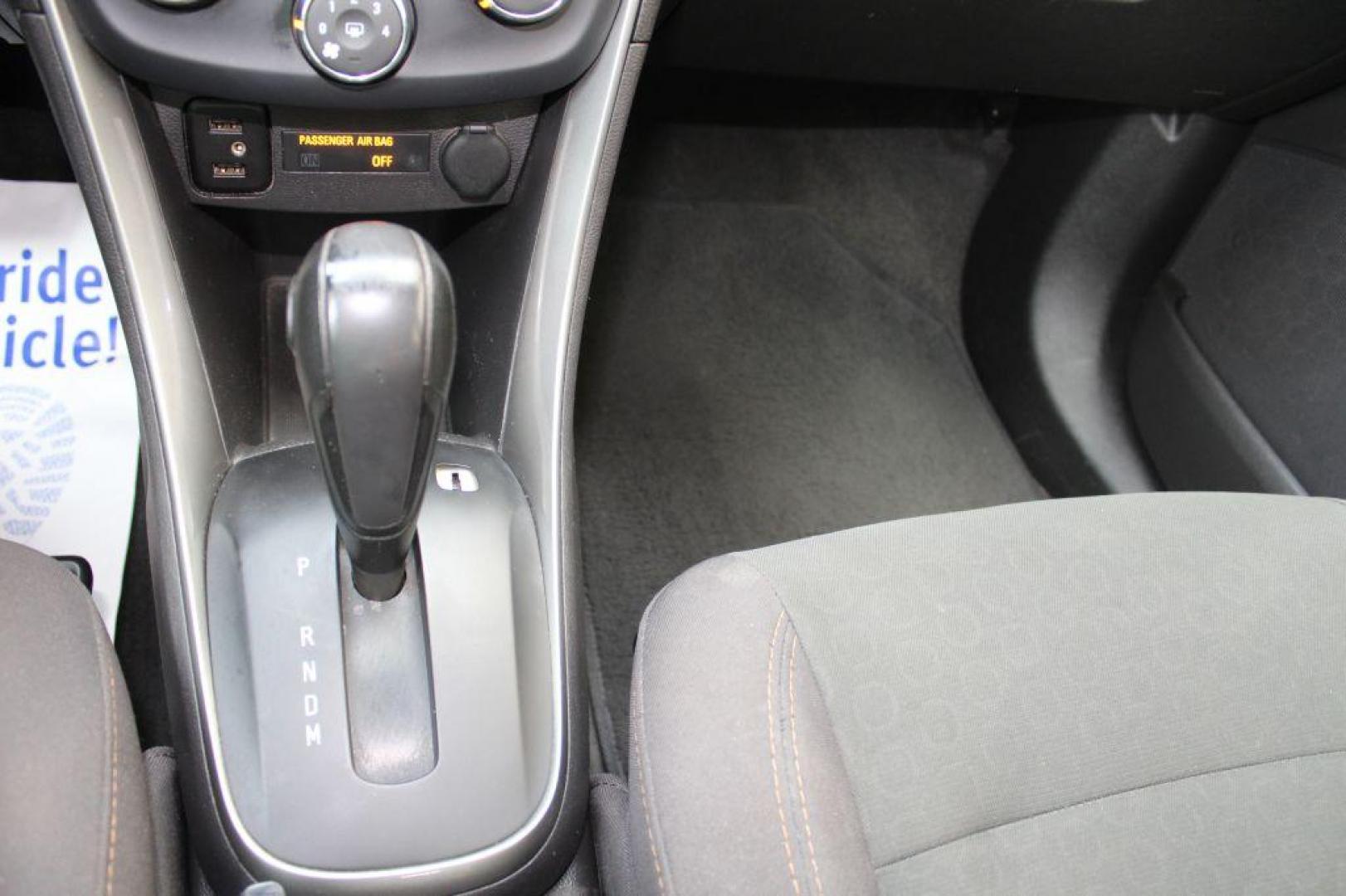 2018 SILVER CHEVROLET TRAX LS (3GNCJKSBXJL) with an 1.4L engine, Automatic transmission, located at 6921 40th St N, Pinellas Park, FL, 33781, (727) 366-8136, 27.834944, -82.687653 - 1-Owner, Extremly Clean and Well Maintained 2018 Trax, All power options, BackUp Camera, Bluetooth, Aux inputs, and so much more. Sporty and Roomy 4 door hatchback with amazing Gas Mileage. Just Completed a 125-Point inspection and service process. Fully Serviced and ready to go! Clean inside and ou - Photo#31