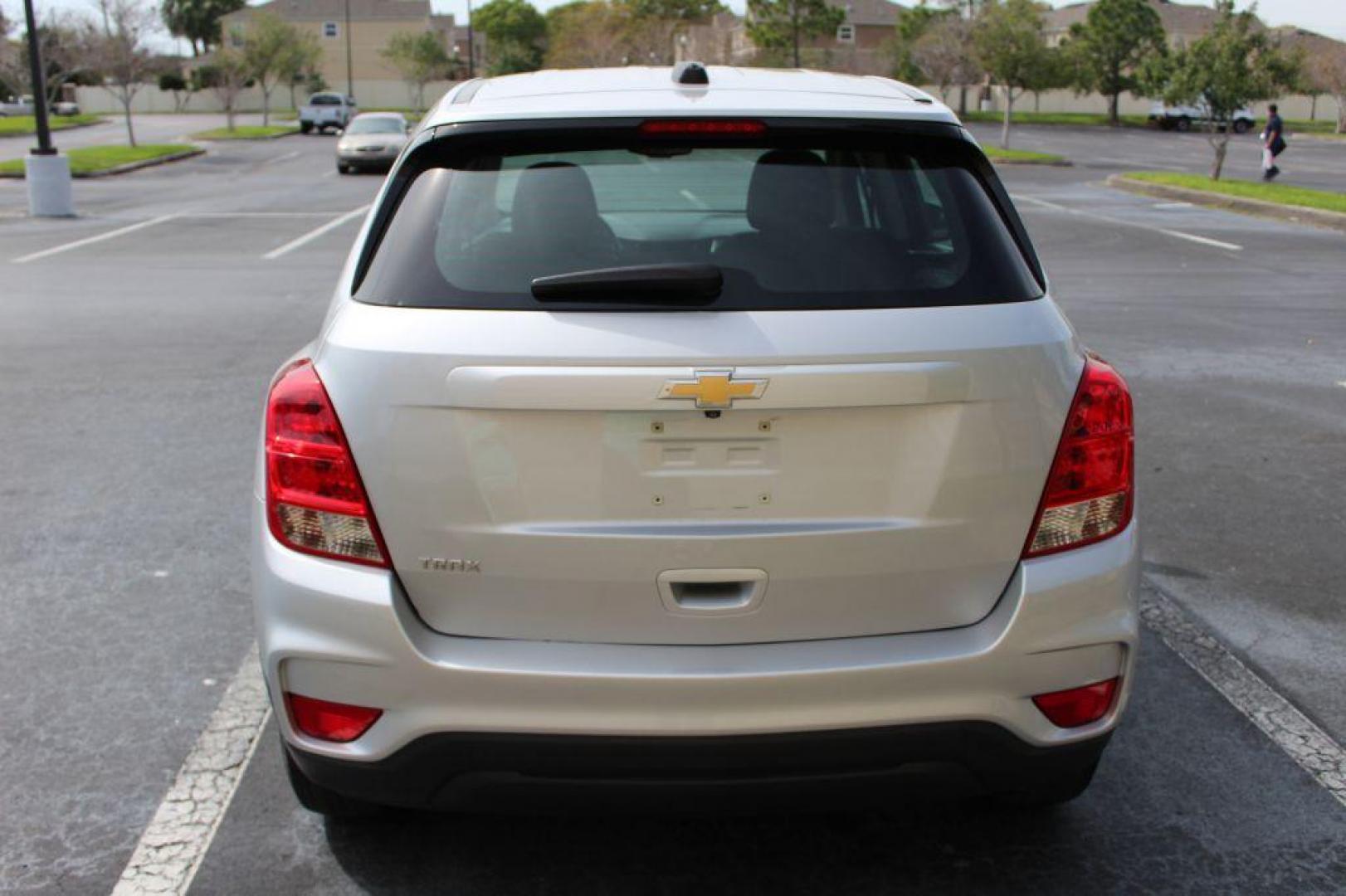 2018 SILVER CHEVROLET TRAX LS (3GNCJKSBXJL) with an 1.4L engine, Automatic transmission, located at 6921 40th St N, Pinellas Park, FL, 33781, (727) 366-8136, 27.834944, -82.687653 - 1-Owner, Extremly Clean and Well Maintained 2018 Trax, All power options, BackUp Camera, Bluetooth, Aux inputs, and so much more. Sporty and Roomy 4 door hatchback with amazing Gas Mileage. Just Completed a 125-Point inspection and service process. Fully Serviced and ready to go! Clean inside and ou - Photo#3