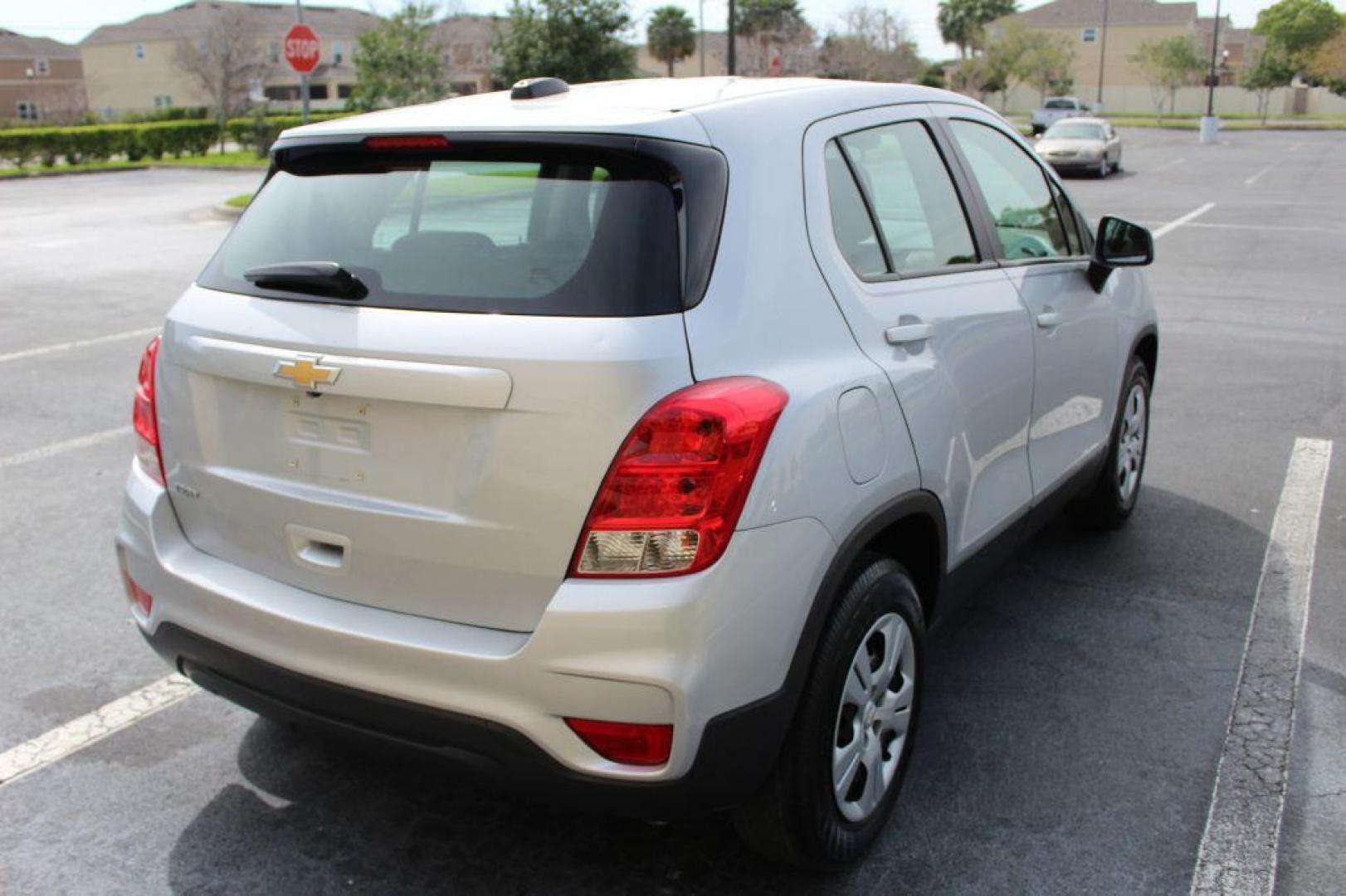 2018 SILVER CHEVROLET TRAX LS (3GNCJKSBXJL) with an 1.4L engine, Automatic transmission, located at 6921 40th St N, Pinellas Park, FL, 33781, (727) 366-8136, 27.834944, -82.687653 - 1-Owner, Extremly Clean and Well Maintained 2018 Trax, All power options, BackUp Camera, Bluetooth, Aux inputs, and so much more. Sporty and Roomy 4 door hatchback with amazing Gas Mileage. Just Completed a 125-Point inspection and service process. Fully Serviced and ready to go! Clean inside and ou - Photo#4