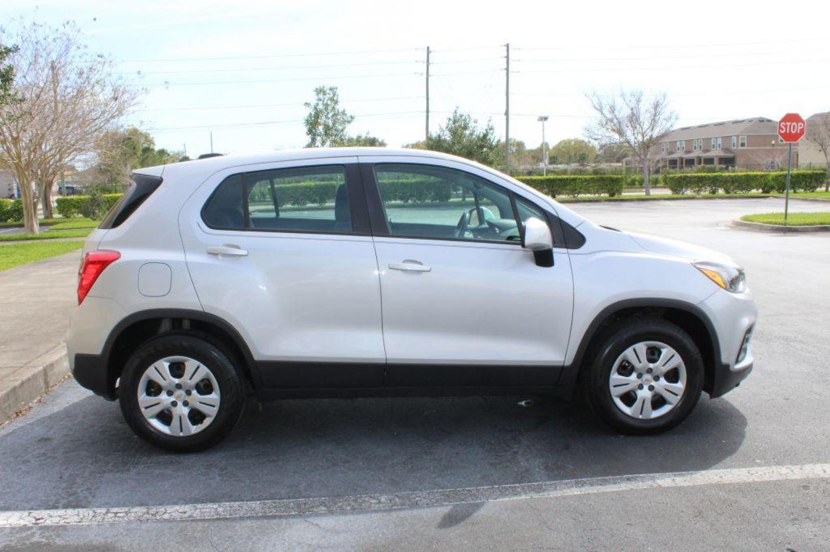 2018 SILVER CHEVROLET TRAX LS (3GNCJKSBXJL) with an 1.4L engine, Automatic transmission, located at 6921 40th St N, Pinellas Park, FL, 33781, (727) 366-8136, 27.834944, -82.687653 - 1-Owner, Extremly Clean and Well Maintained 2018 Trax, All power options, BackUp Camera, Bluetooth, Aux inputs, and so much more. Sporty and Roomy 4 door hatchback with amazing Gas Mileage. Just Completed a 125-Point inspection and service process. Fully Serviced and ready to go! Clean inside and ou - Photo#5