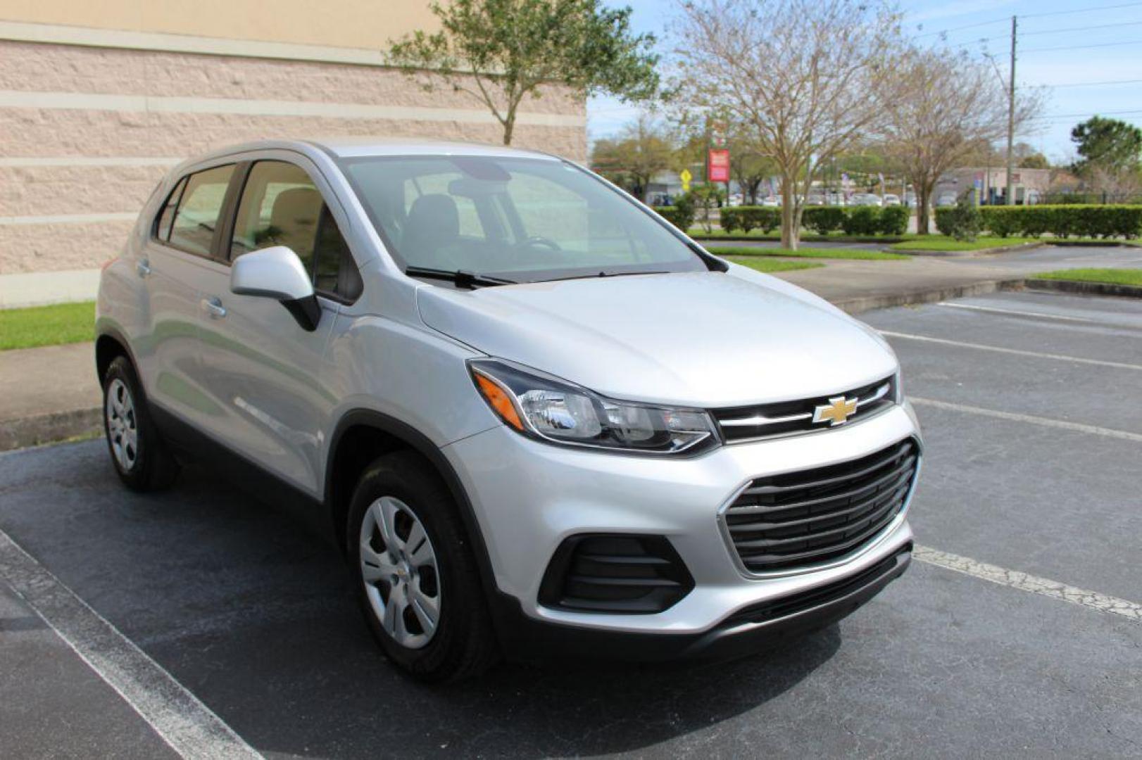 2018 SILVER CHEVROLET TRAX LS (3GNCJKSBXJL) with an 1.4L engine, Automatic transmission, located at 6921 40th St N, Pinellas Park, FL, 33781, (727) 366-8136, 27.834944, -82.687653 - 1-Owner, Extremly Clean and Well Maintained 2018 Trax, All power options, BackUp Camera, Bluetooth, Aux inputs, and so much more. Sporty and Roomy 4 door hatchback with amazing Gas Mileage. Just Completed a 125-Point inspection and service process. Fully Serviced and ready to go! Clean inside and ou - Photo#6