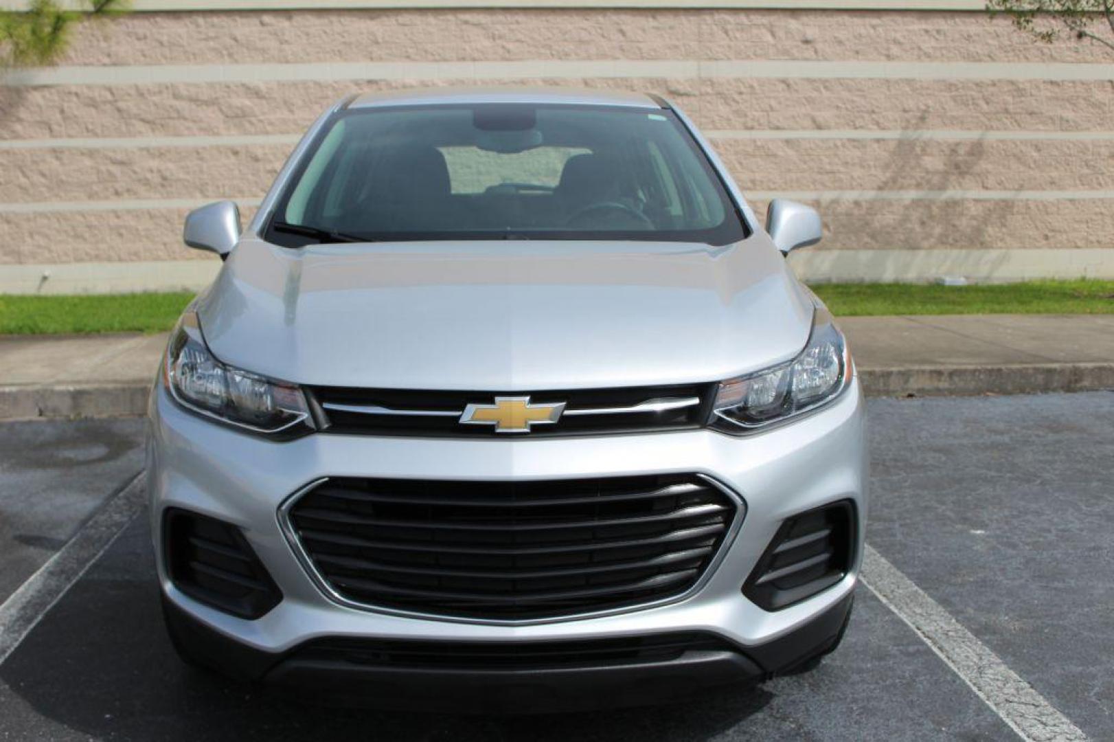 2018 SILVER CHEVROLET TRAX LS (3GNCJKSBXJL) with an 1.4L engine, Automatic transmission, located at 6921 40th St N, Pinellas Park, FL, 33781, (727) 366-8136, 27.834944, -82.687653 - 1-Owner, Extremly Clean and Well Maintained 2018 Trax, All power options, BackUp Camera, Bluetooth, Aux inputs, and so much more. Sporty and Roomy 4 door hatchback with amazing Gas Mileage. Just Completed a 125-Point inspection and service process. Fully Serviced and ready to go! Clean inside and ou - Photo#7