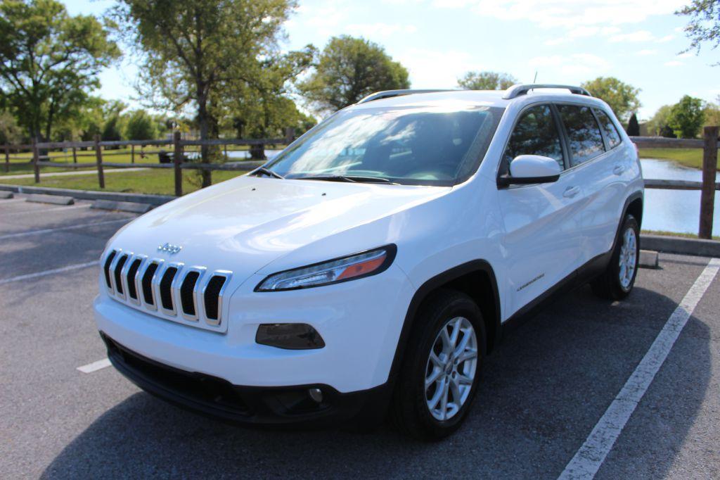 photo of 2017 JEEP CHEROKEE 4DR