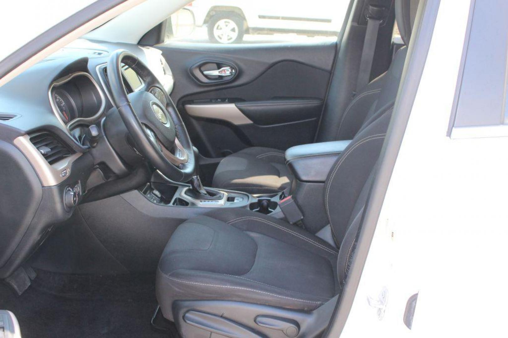 2017 WHITE JEEP CHEROKEE LATITUDE (1C4PJLCS8HW) with an 3.2L engine, Automatic transmission, located at 6921 40th St N, Pinellas Park, FL, 33781, (727) 366-8136, 27.834944, -82.687653 - 2017 1-Owner Jeep Cherokee, Automatic, Power Options, Keyless entry, Back up Camera, AUX Inputs, Bluetooth and so much more. Extremely Clean and Fully Serviced Jeep. Ready to take you on your adventure in style and comfort. Credit Financing Available for Everyone. Apply at www.727CAR.com ***** - Photo#13