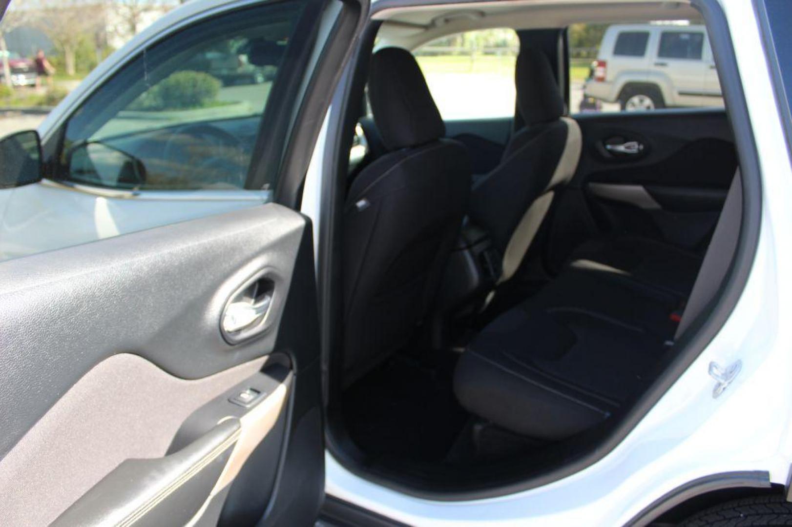2017 WHITE JEEP CHEROKEE LATITUDE (1C4PJLCS8HW) with an 3.2L engine, Automatic transmission, located at 6921 40th St N, Pinellas Park, FL, 33781, (727) 366-8136, 27.834944, -82.687653 - 2017 1-Owner Jeep Cherokee, Automatic, Power Options, Keyless entry, Back up Camera, AUX Inputs, Bluetooth and so much more. Extremely Clean and Fully Serviced Jeep. Ready to take you on your adventure in style and comfort. Credit Financing Available for Everyone. Apply at www.727CAR.com ***** - Photo#15