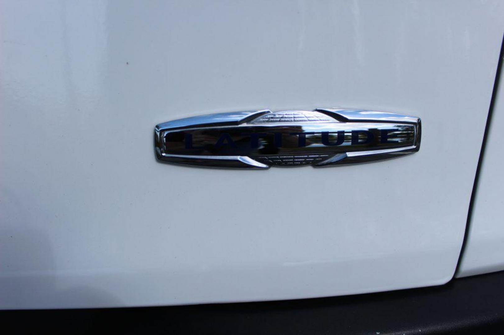 2017 WHITE JEEP CHEROKEE LATITUDE (1C4PJLCS8HW) with an 3.2L engine, Automatic transmission, located at 6921 40th St N, Pinellas Park, FL, 33781, (727) 366-8136, 27.834944, -82.687653 - 2017 1-Owner Jeep Cherokee, Automatic, Power Options, Keyless entry, Back up Camera, AUX Inputs, Bluetooth and so much more. Extremely Clean and Fully Serviced Jeep. Ready to take you on your adventure in style and comfort. Credit Financing Available for Everyone. Apply at www.727CAR.com ***** - Photo#34