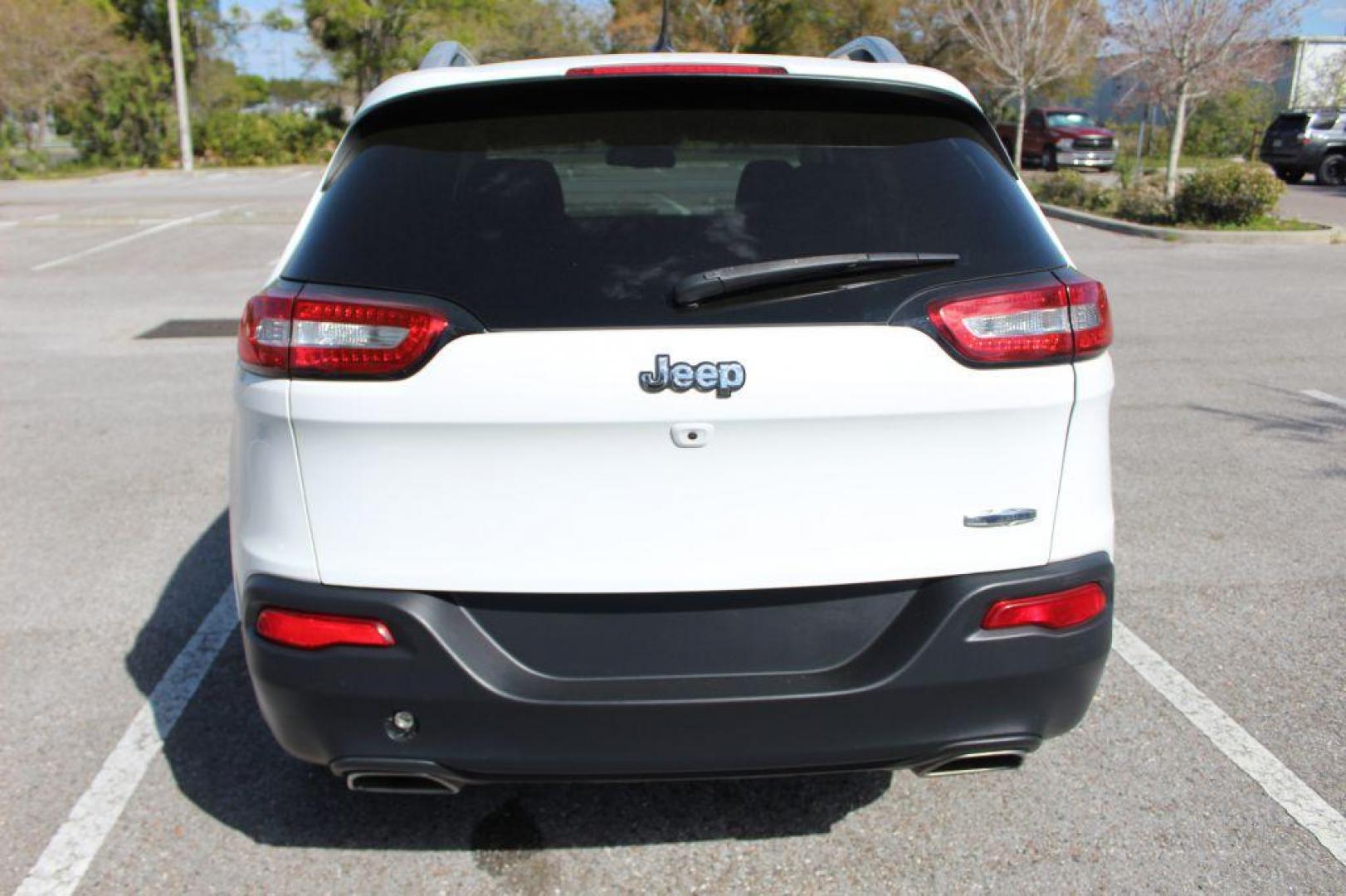 2017 WHITE JEEP CHEROKEE LATITUDE (1C4PJLCS8HW) with an 3.2L engine, Automatic transmission, located at 6921 40th St N, Pinellas Park, FL, 33781, (727) 366-8136, 27.834944, -82.687653 - 2017 1-Owner Jeep Cherokee, Automatic, Power Options, Keyless entry, Back up Camera, AUX Inputs, Bluetooth and so much more. Extremely Clean and Fully Serviced Jeep. Ready to take you on your adventure in style and comfort. Credit Financing Available for Everyone. Apply at www.727CAR.com ***** - Photo#3