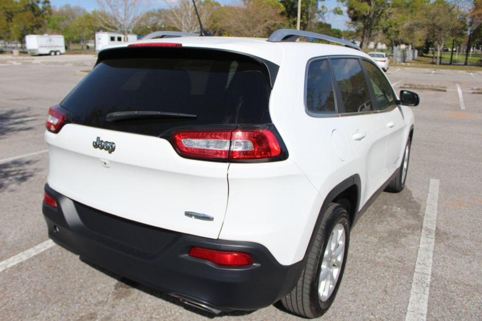 2017 WHITE JEEP CHEROKEE LATITUDE (1C4PJLCS8HW) with an 3.2L engine, Automatic transmission, located at 6921 40th St N, Pinellas Park, FL, 33781, (727) 366-8136, 27.834944, -82.687653 - 2017 1-Owner Jeep Cherokee, Automatic, Power Options, Keyless entry, Back up Camera, AUX Inputs, Bluetooth and so much more. Extremely Clean and Fully Serviced Jeep. Ready to take you on your adventure in style and comfort. Credit Financing Available for Everyone. Apply at www.727CAR.com ***** - Photo#4