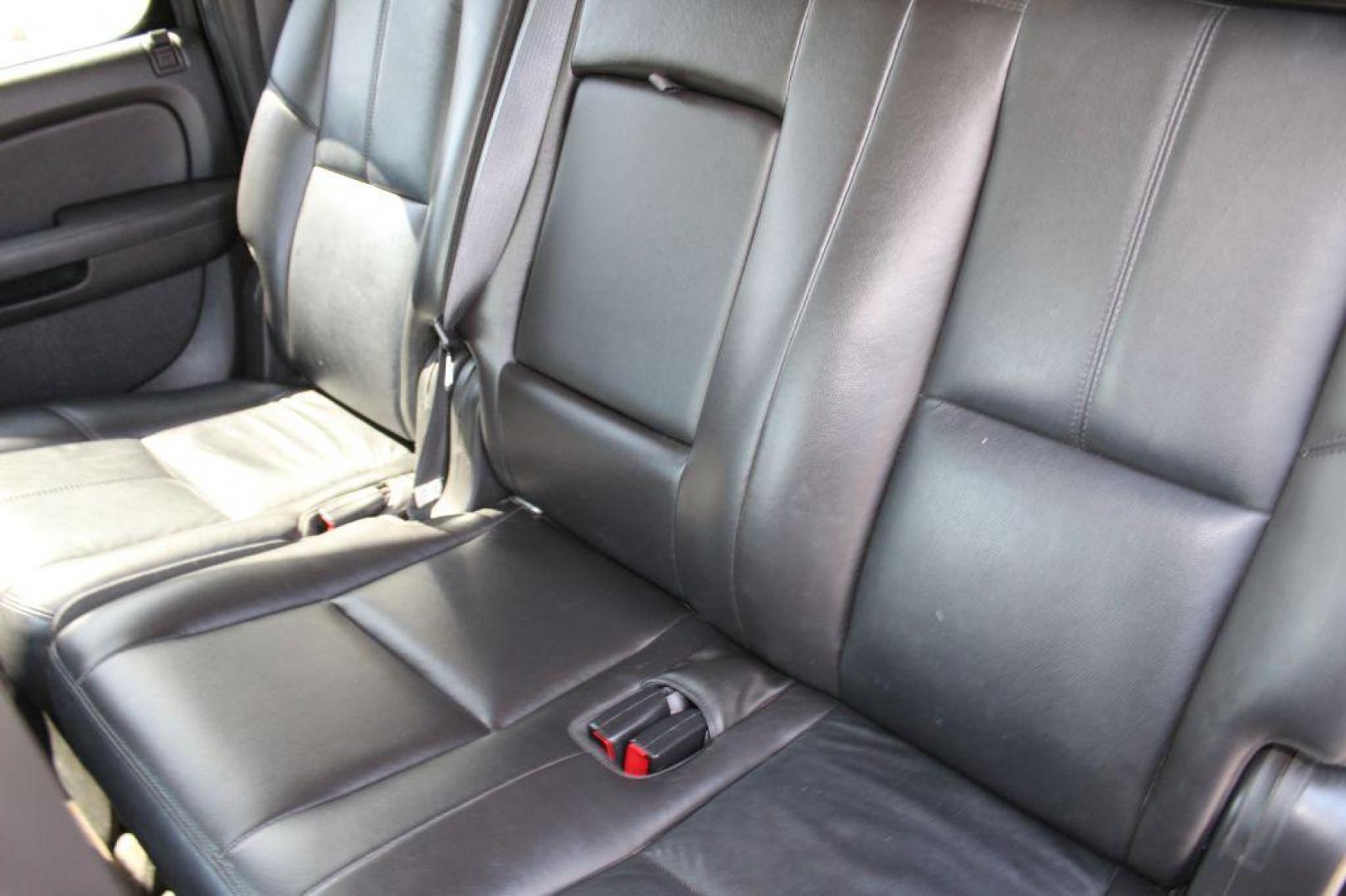 2009 BLACK CHEVROLET SUBURBAN 1500 LT (1GNFK26349R) with an 5.3L engine, Automatic transmission, located at 6921 40th St N, Pinellas Park, FL, 33781, (727) 366-8136, 27.834944, -82.687653 - Photo#18
