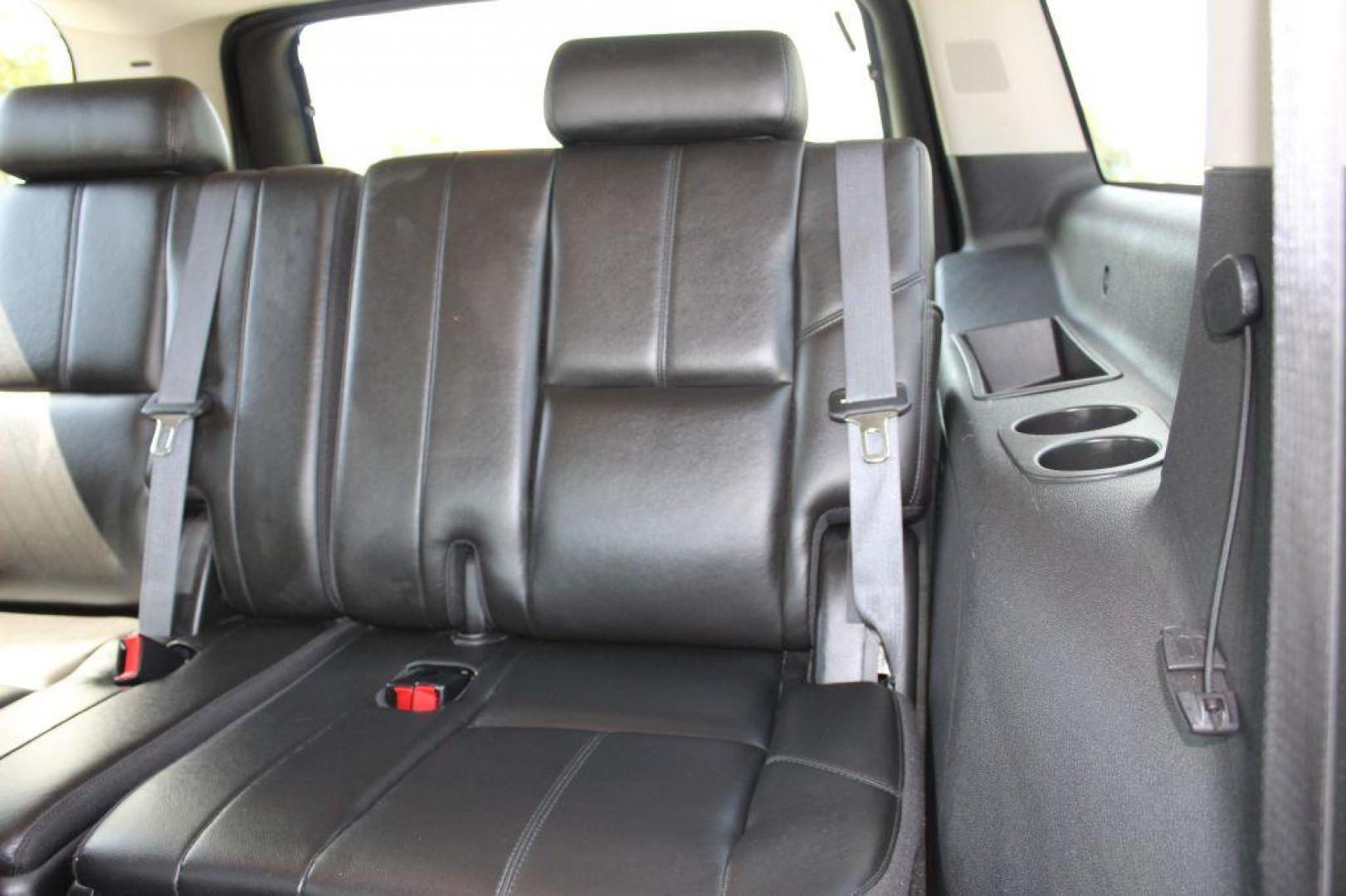 2009 BLACK CHEVROLET SUBURBAN 1500 LT (1GNFK26349R) with an 5.3L engine, Automatic transmission, located at 6921 40th St N, Pinellas Park, FL, 33781, (727) 366-8136, 27.834944, -82.687653 - Photo#20
