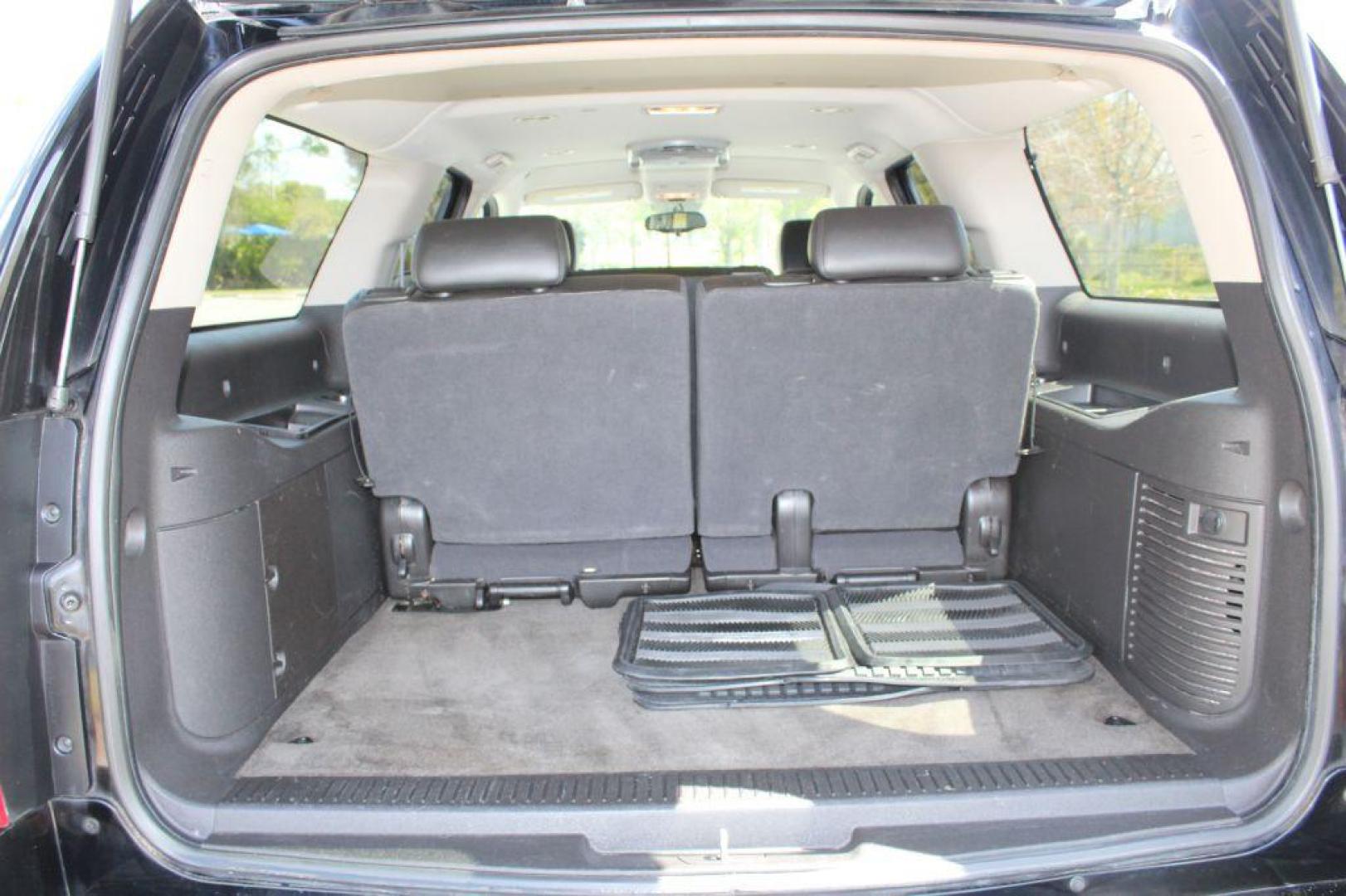 2009 BLACK CHEVROLET SUBURBAN 1500 LT (1GNFK26349R) with an 5.3L engine, Automatic transmission, located at 6921 40th St N, Pinellas Park, FL, 33781, (727) 366-8136, 27.834944, -82.687653 - Photo#22