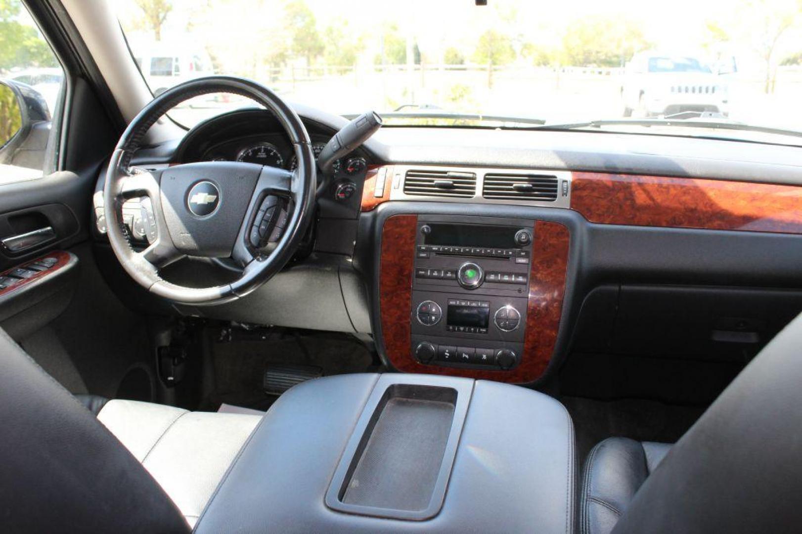 2009 BLACK CHEVROLET SUBURBAN 1500 LT (1GNFK26349R) with an 5.3L engine, Automatic transmission, located at 6921 40th St N, Pinellas Park, FL, 33781, (727) 366-8136, 27.834944, -82.687653 - Photo#29