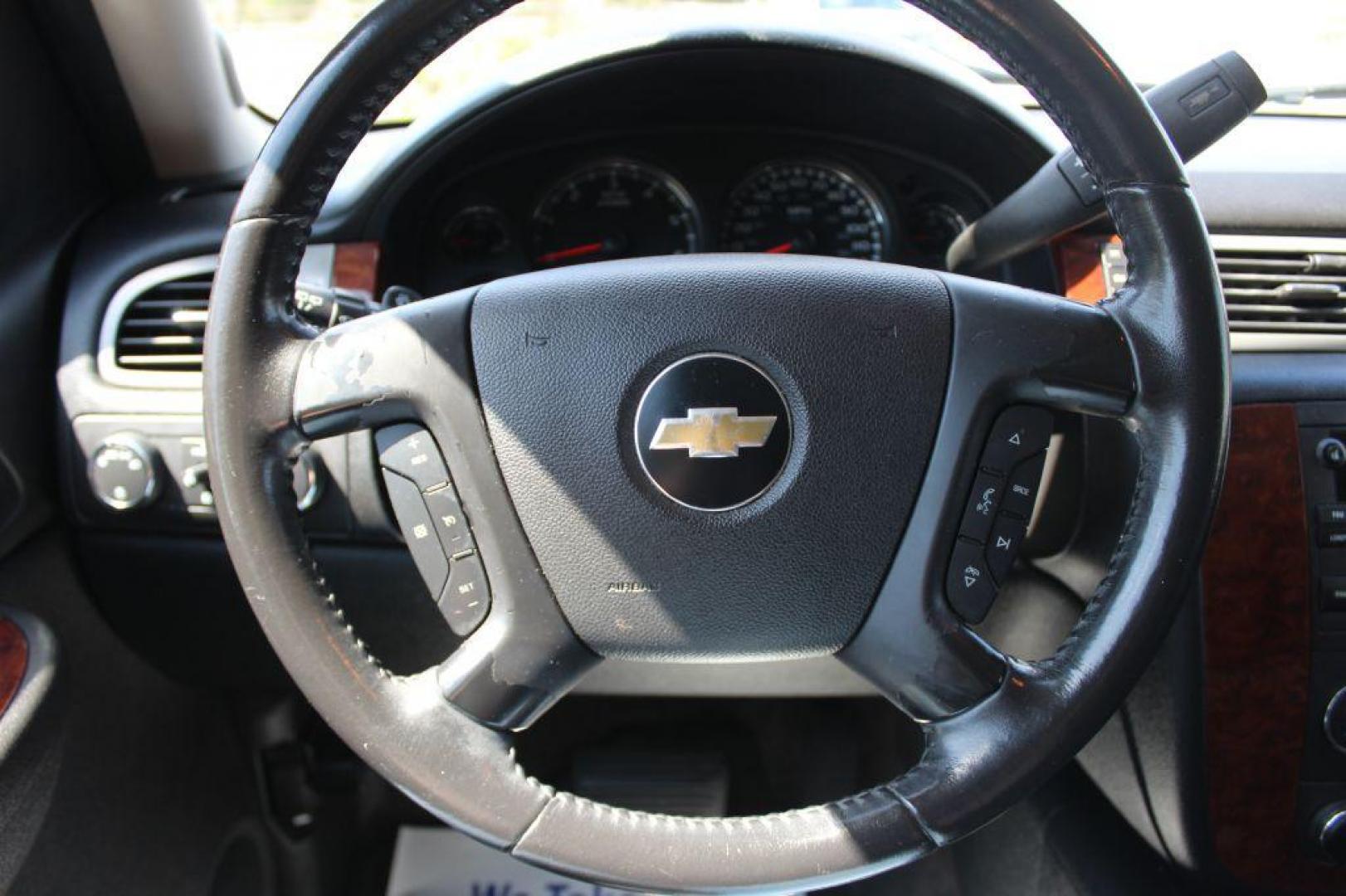 2009 BLACK CHEVROLET SUBURBAN 1500 LT (1GNFK26349R) with an 5.3L engine, Automatic transmission, located at 6921 40th St N, Pinellas Park, FL, 33781, (727) 366-8136, 27.834944, -82.687653 - Photo#31