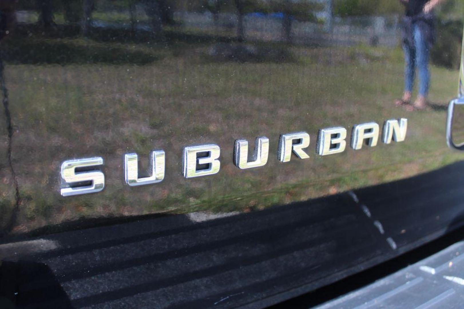 2009 BLACK CHEVROLET SUBURBAN 1500 LT (1GNFK26349R) with an 5.3L engine, Automatic transmission, located at 6921 40th St N, Pinellas Park, FL, 33781, (727) 366-8136, 27.834944, -82.687653 - Photo#39