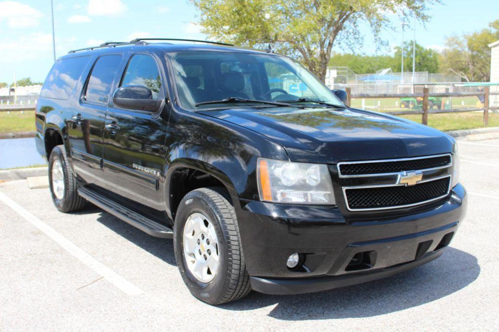 2009 BLACK CHEVROLET SUBURBAN 1500 LT (1GNFK26349R) with an 5.3L engine, Automatic transmission, located at 6921 40th St N, Pinellas Park, FL, 33781, (727) 366-8136, 27.834944, -82.687653 - Photo#6