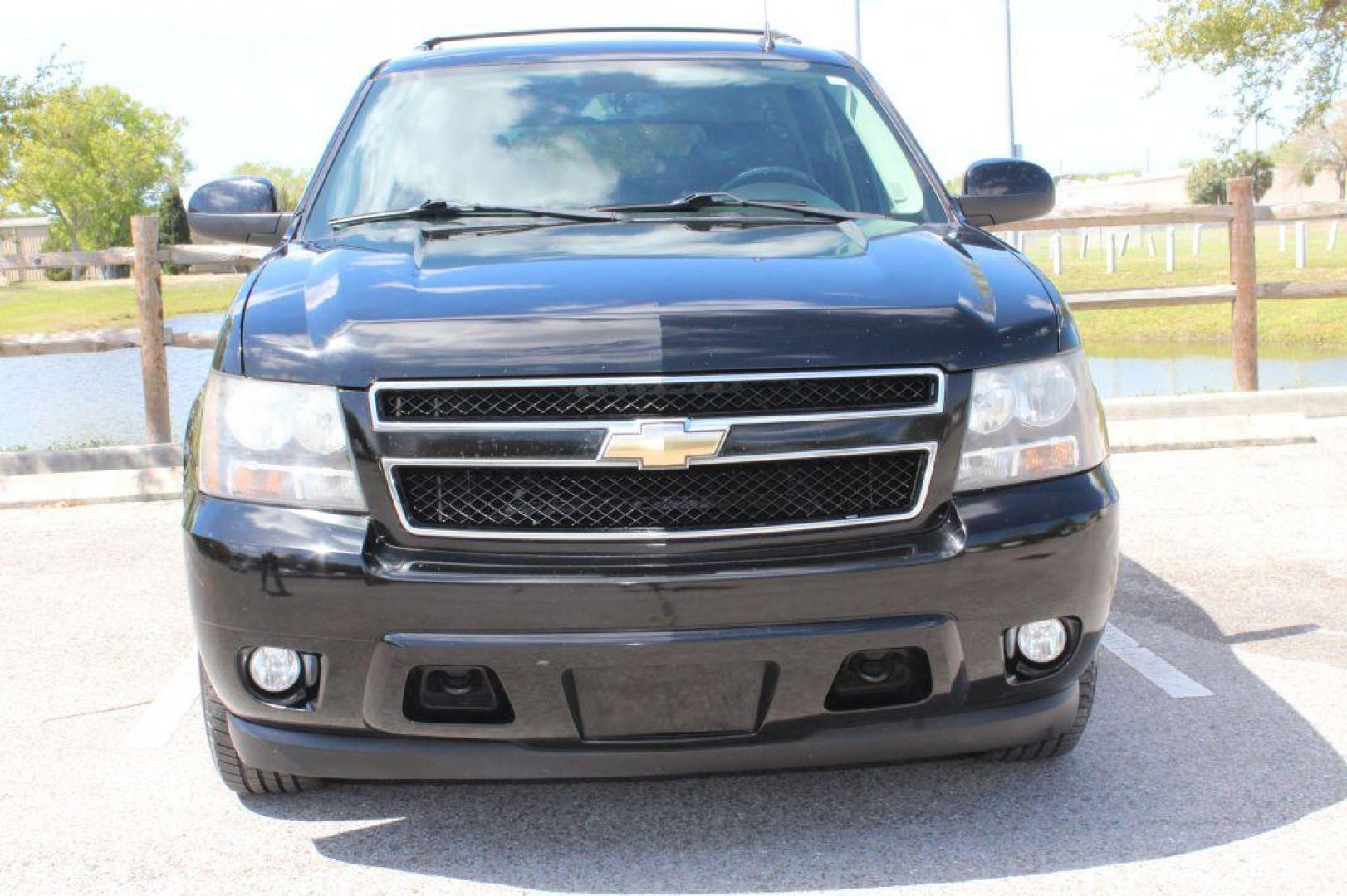 2009 BLACK CHEVROLET SUBURBAN 1500 LT (1GNFK26349R) with an 5.3L engine, Automatic transmission, located at 6921 40th St N, Pinellas Park, FL, 33781, (727) 366-8136, 27.834944, -82.687653 - Photo#8