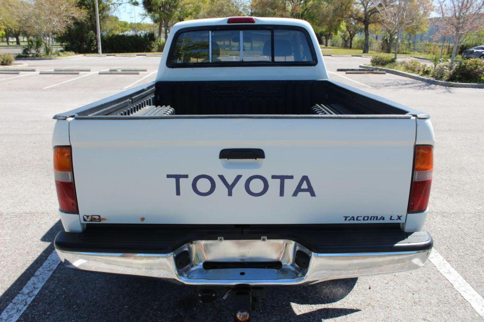 1996 WHITE TOYOTA TACOMA XTRACAB (4TAWN72N7TZ) with an 3.4L engine, Automatic transmission, located at 6921 40th St N, Pinellas Park, FL, 33781, (727) 366-8136, 27.834944, -82.687653 - Photo#3
