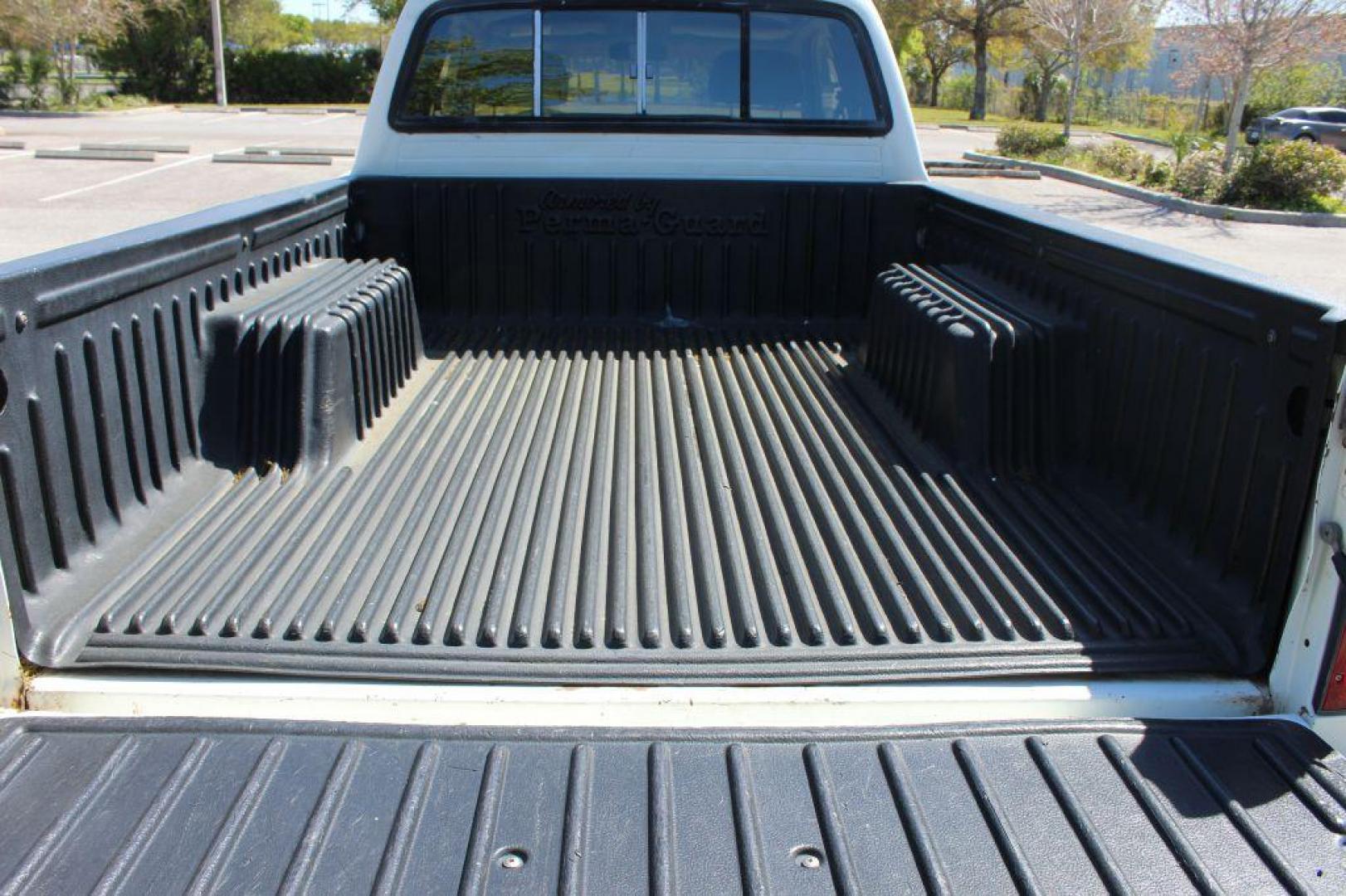 1996 WHITE TOYOTA TACOMA XTRACAB (4TAWN72N7TZ) with an 3.4L engine, Automatic transmission, located at 6921 40th St N, Pinellas Park, FL, 33781, (727) 366-8136, 27.834944, -82.687653 - Photo#4