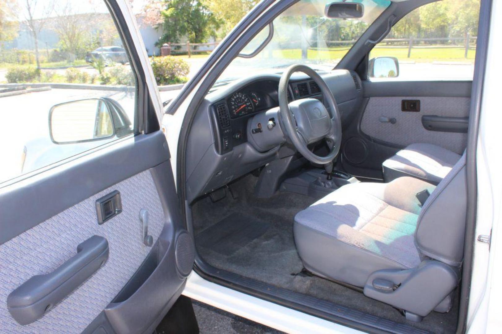 1996 WHITE TOYOTA TACOMA XTRACAB (4TAWN72N7TZ) with an 3.4L engine, Automatic transmission, located at 6921 40th St N, Pinellas Park, FL, 33781, (727) 366-8136, 27.834944, -82.687653 - Photo#13