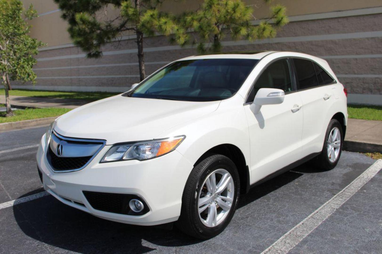 2013 WHITE ACURA RDX TECHNOLOGY (5J8TB3H52DL) with an 3.5L engine, Automatic transmission, located at 6921 40th St N, Pinellas Park, FL, 33781, (727) 366-8136, 27.834944, -82.687653 - Photo#0