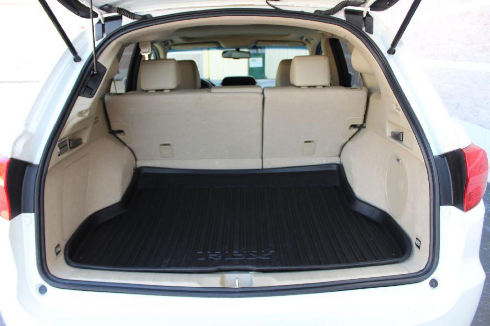 2013 WHITE ACURA RDX TECHNOLOGY (5J8TB3H52DL) with an 3.5L engine, Automatic transmission, located at 6921 40th St N, Pinellas Park, FL, 33781, (727) 366-8136, 27.834944, -82.687653 - Photo#16