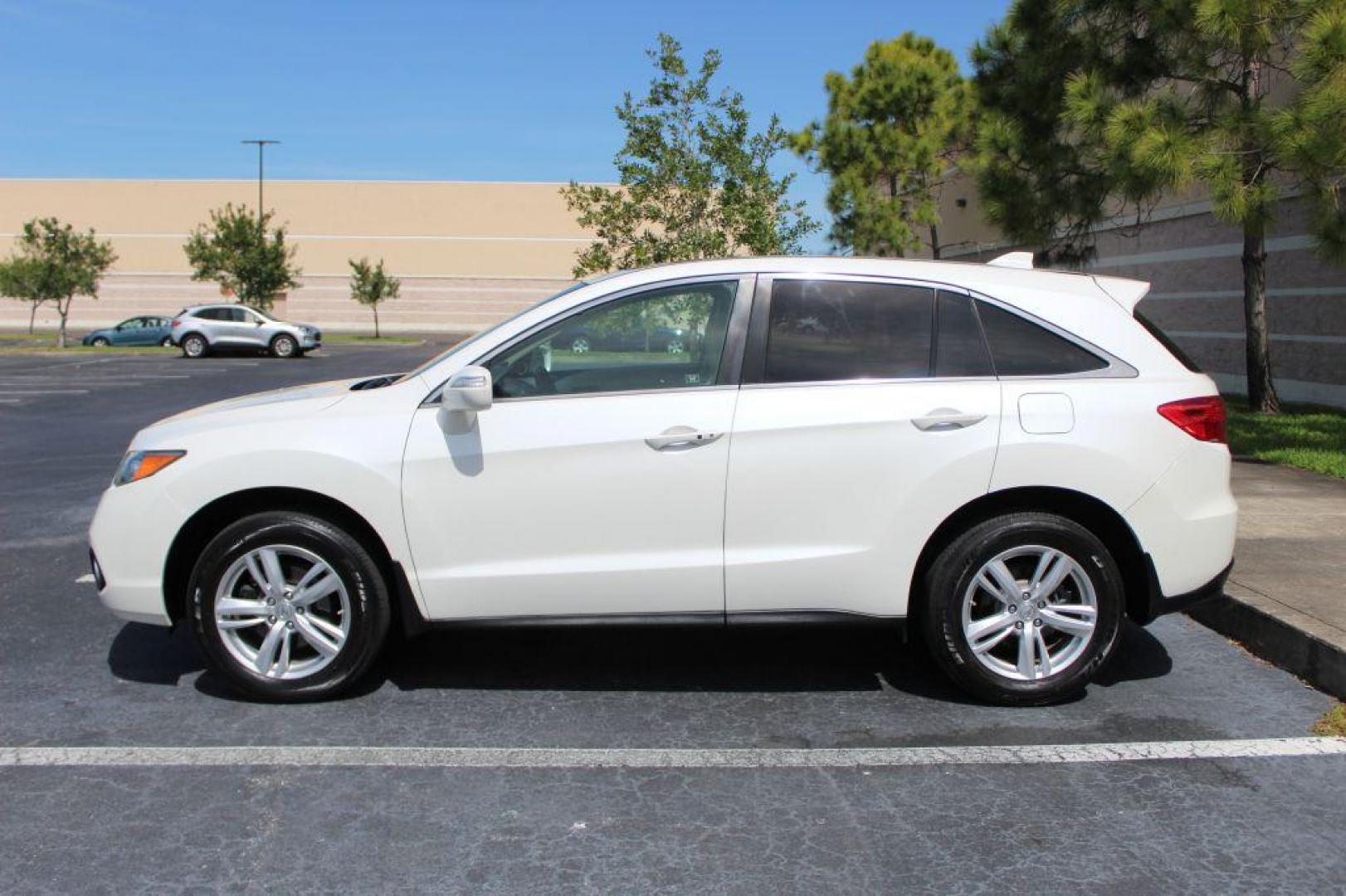 2013 WHITE ACURA RDX TECHNOLOGY (5J8TB3H52DL) with an 3.5L engine, Automatic transmission, located at 6921 40th St N, Pinellas Park, FL, 33781, (727) 366-8136, 27.834944, -82.687653 - Photo#1