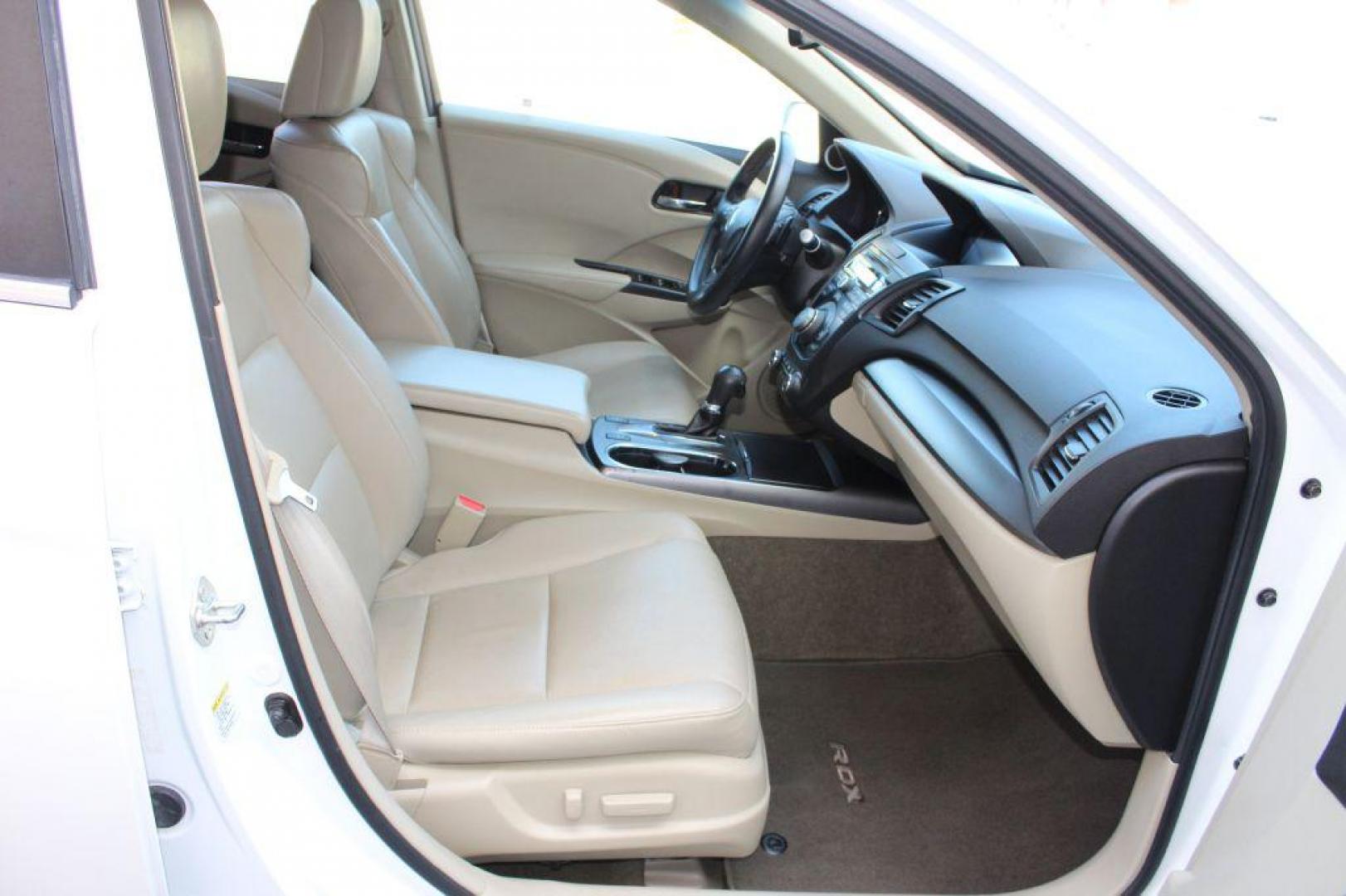 2013 WHITE ACURA RDX TECHNOLOGY (5J8TB3H52DL) with an 3.5L engine, Automatic transmission, located at 6921 40th St N, Pinellas Park, FL, 33781, (727) 366-8136, 27.834944, -82.687653 - Photo#23