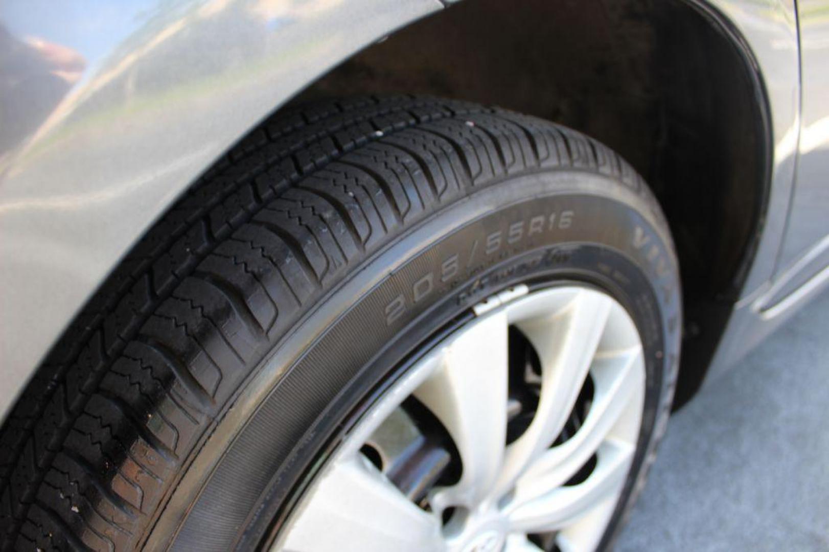 2012 GREY TOYOTA COROLLA LE (2T1BU4EE2CC) with an 1.8L engine, Automatic transmission, located at 6921 40th St N, Pinellas Park, FL, 33781, (727) 366-8136, 27.834944, -82.687653 - Photo#10