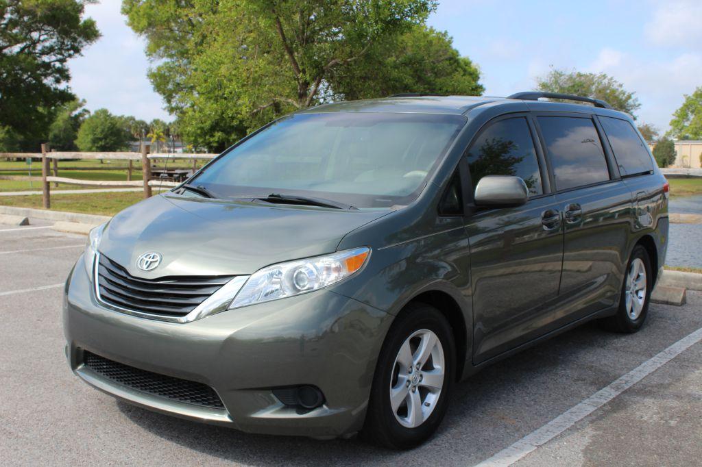 photo of 2013 TOYOTA SIENNA 4DR