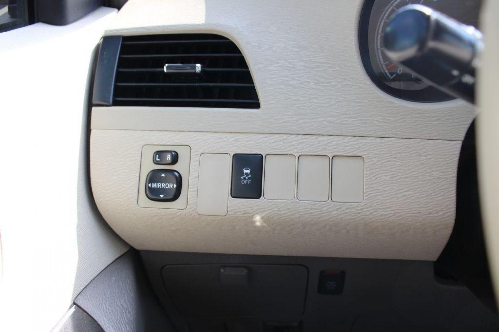 2013 GRAY TOYOTA SIENNA LE (5TDKK3DC3DS) with an 3.5L engine, Automatic transmission, located at 6921 40th St N, Pinellas Park, FL, 33781, (727) 366-8136, 27.834944, -82.687653 - Photo#39