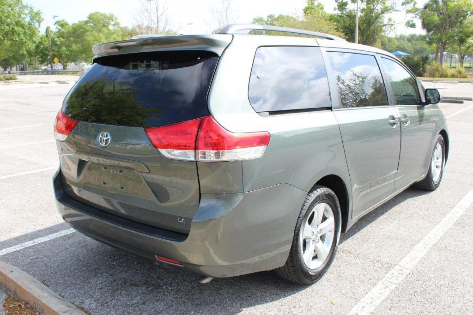 2013 GRAY TOYOTA SIENNA LE (5TDKK3DC3DS) with an 3.5L engine, Automatic transmission, located at 6921 40th St N, Pinellas Park, FL, 33781, (727) 366-8136, 27.834944, -82.687653 - Photo#4