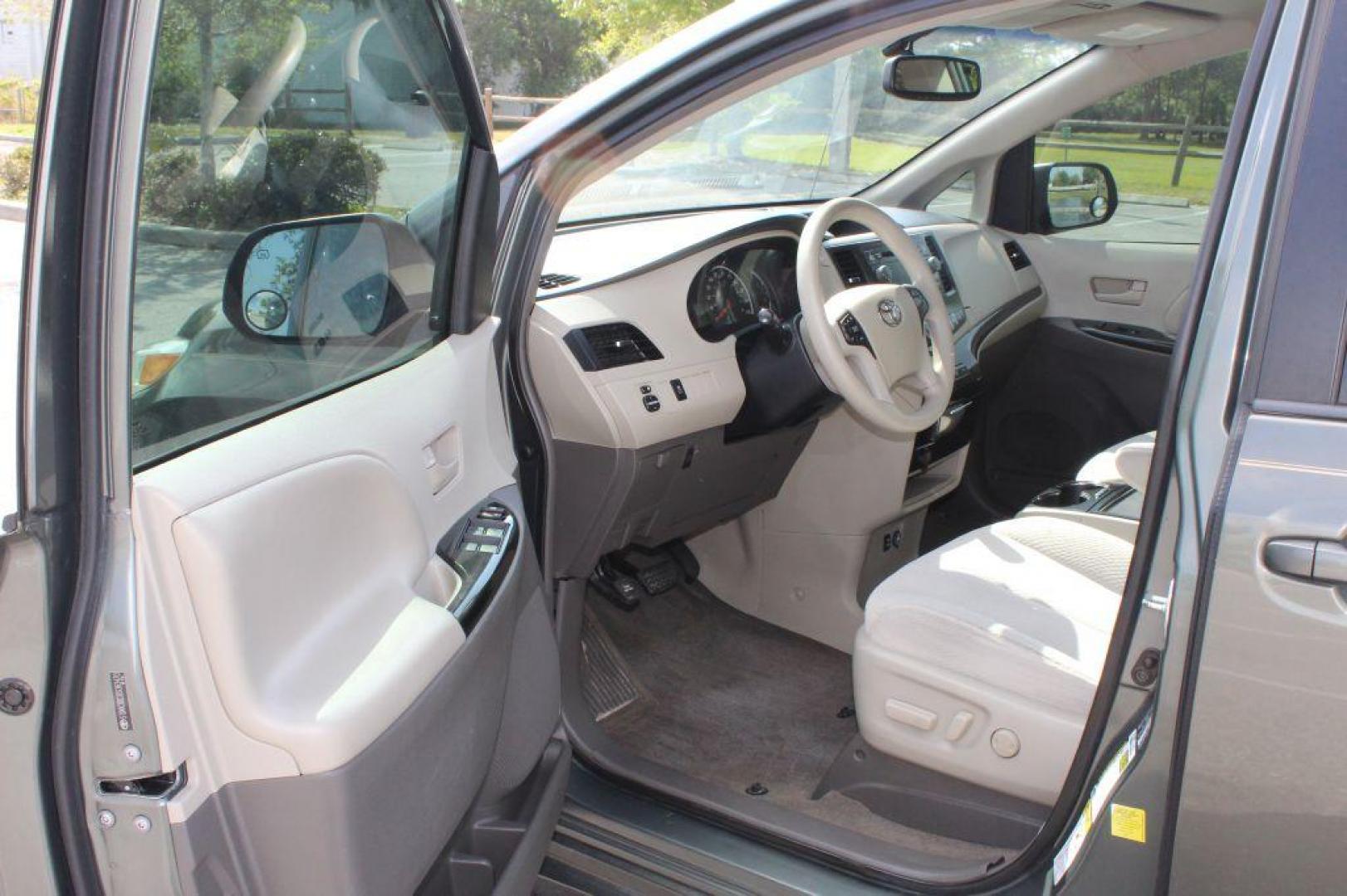 2013 GRAY TOYOTA SIENNA LE (5TDKK3DC3DS) with an 3.5L engine, Automatic transmission, located at 6921 40th St N, Pinellas Park, FL, 33781, (727) 366-8136, 27.834944, -82.687653 - Photo#8