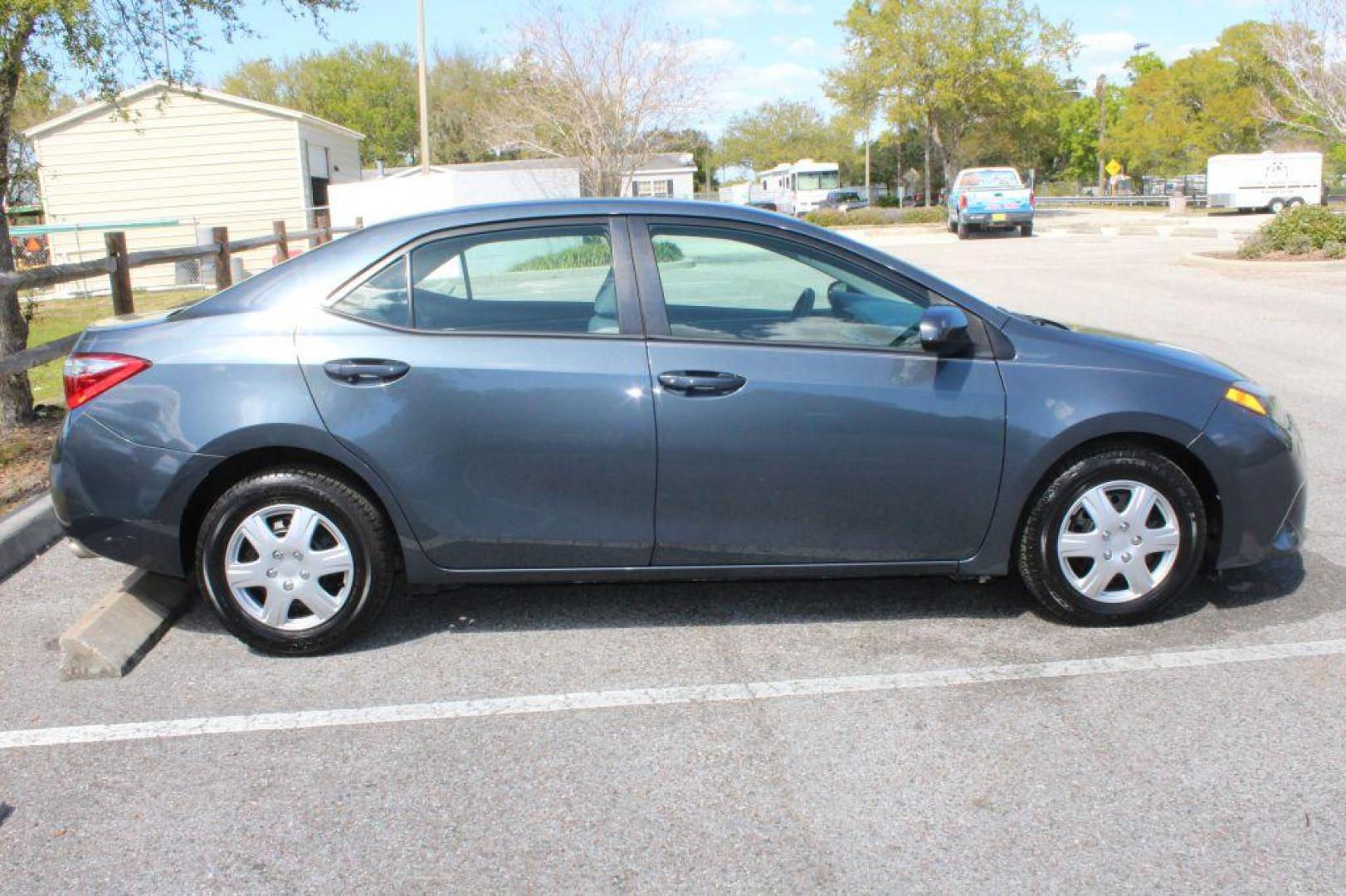 2014 GRAY TOYOTA COROLLA L (2T1BURHE5EC) with an 1.8L engine, Automatic transmission, located at 6921 40th St N, Pinellas Park, FL, 33781, (727) 366-8136, 27.834944, -82.687653 - Photo#5