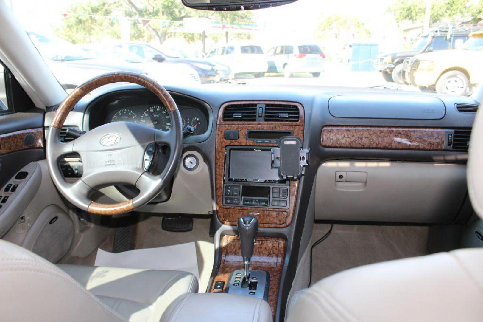 2005 PURPLE HYUNDAI XG 350 (KMHFU45E55A) with an 3.5L engine, Automatic transmission, located at 6921 40th St N, Pinellas Park, FL, 33781, (727) 366-8136, 27.834944, -82.687653 - Photo#24