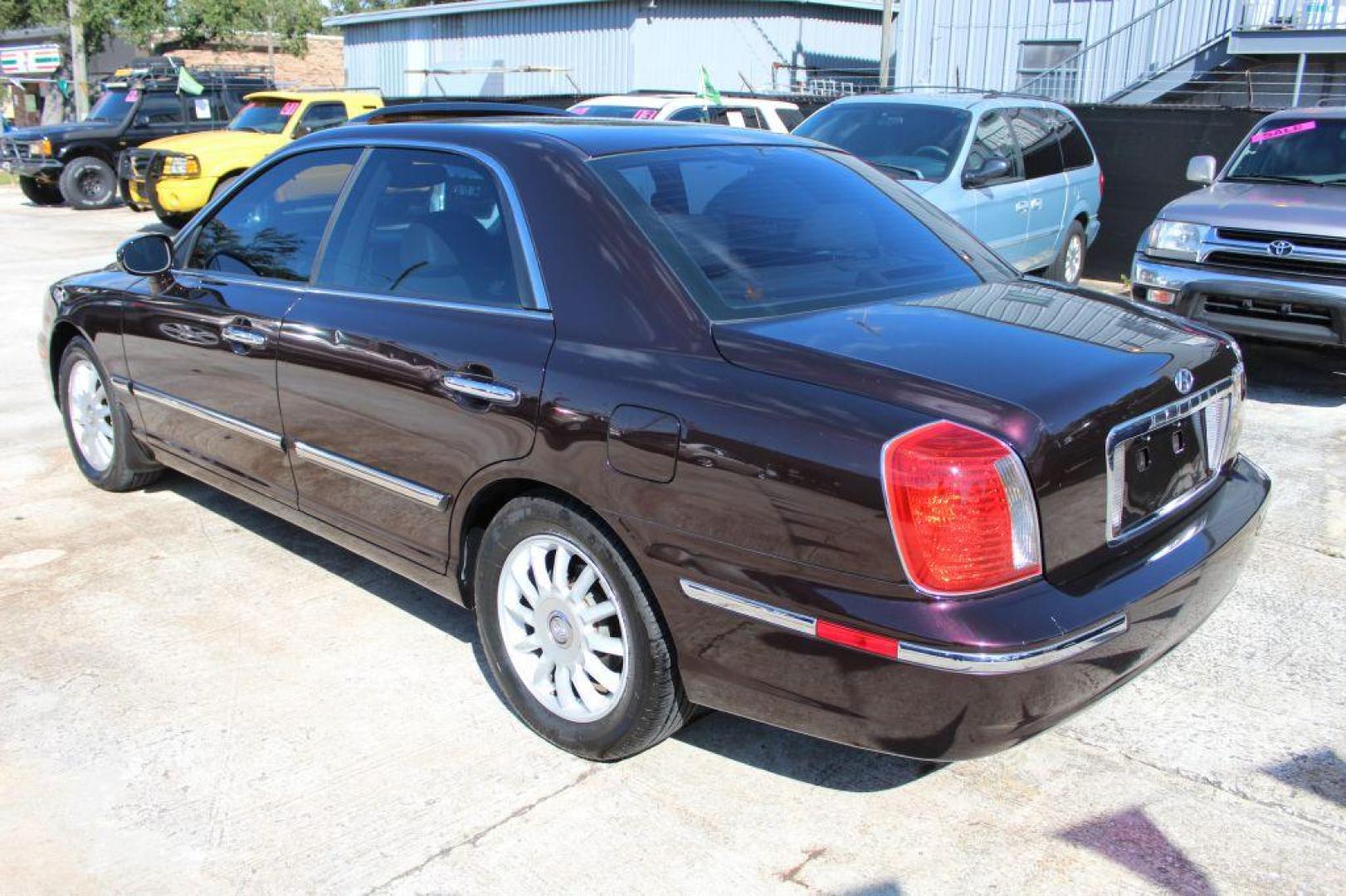 2005 PURPLE HYUNDAI XG 350 (KMHFU45E55A) with an 3.5L engine, Automatic transmission, located at 6921 40th St N, Pinellas Park, FL, 33781, (727) 366-8136, 27.834944, -82.687653 - Photo#2