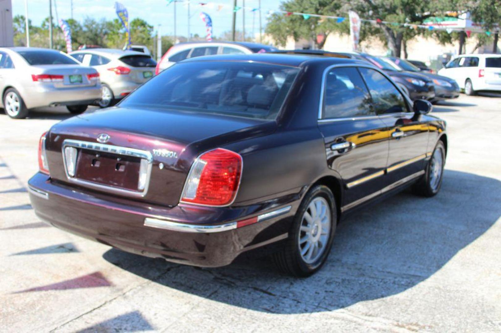 2005 PURPLE HYUNDAI XG 350 (KMHFU45E55A) with an 3.5L engine, Automatic transmission, located at 6921 40th St N, Pinellas Park, FL, 33781, (727) 366-8136, 27.834944, -82.687653 - Photo#4